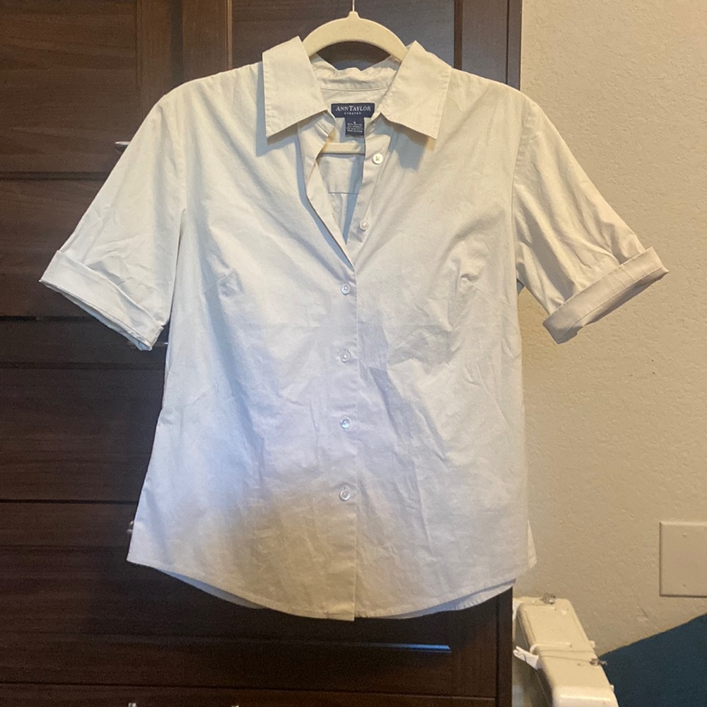 Ann Taylor Stretch Short Sleeve Button up womens top blouse